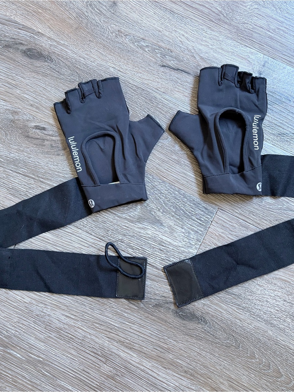 lululemon Black Fingerless Workout Gloves with Wrap Straps - size M/L